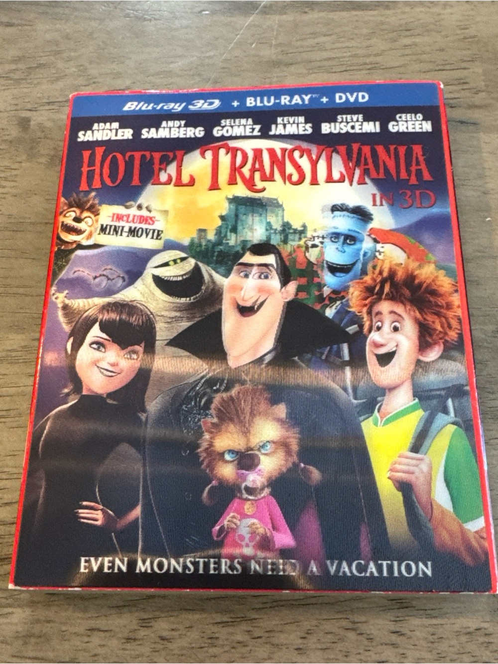Hotel Transylvania Blu-ray 3D + Blu-ray + DVD - Colorful Monster Artwork